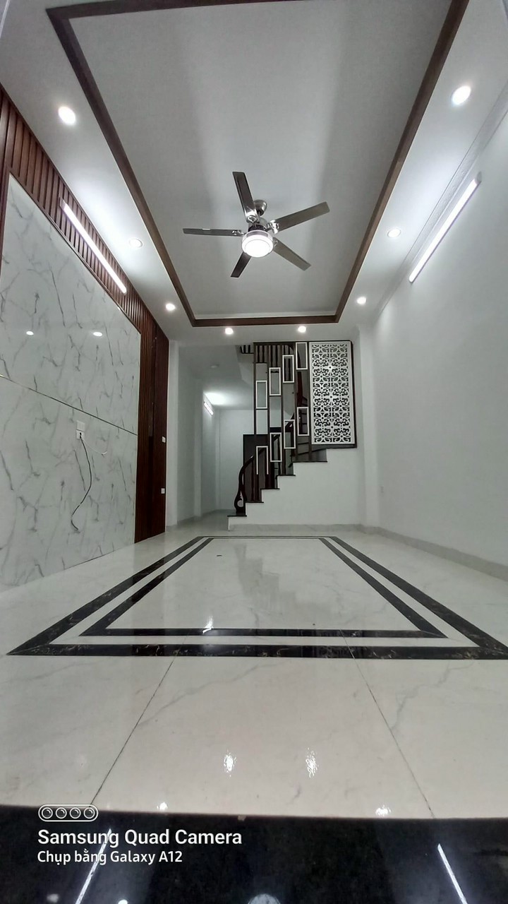 NHÀ ĐẸP - LÔ GÓC - NGÕ 559 KIM NGƯU - HAI BÀ TRƯNG.HN + DIỆN TÍCH : 47m x 5 Tầng. Mặt Tiền 3,5m. Giá 4,5 Tỷ ( Có Thương Lượng )