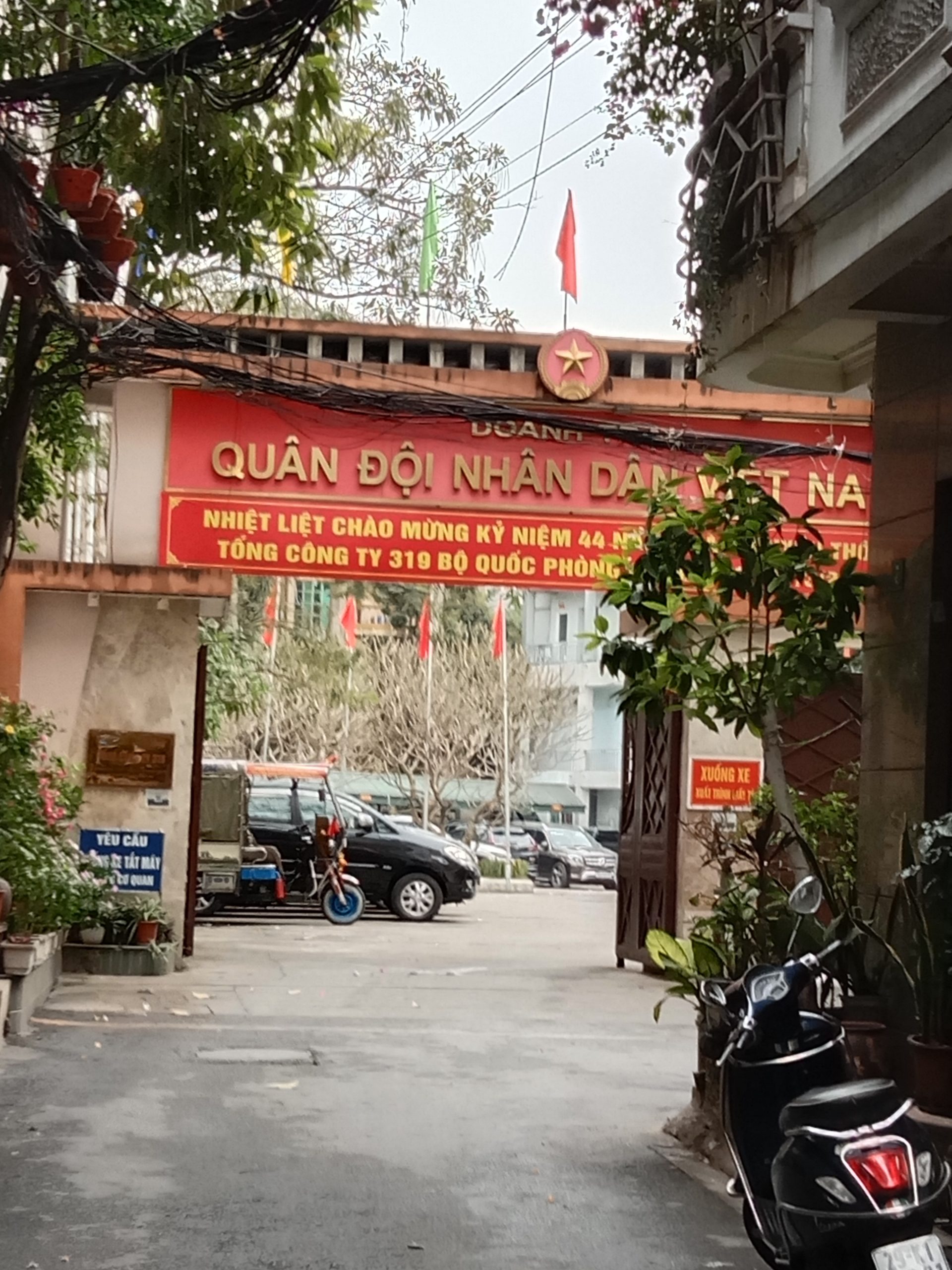 Cần Bán gấp nhà Nguyễn Văn Cừ 47m,thông sàn 6 tầng thang máy ,ô tô vào nhà chỉ nhỉnh 8 tỷ