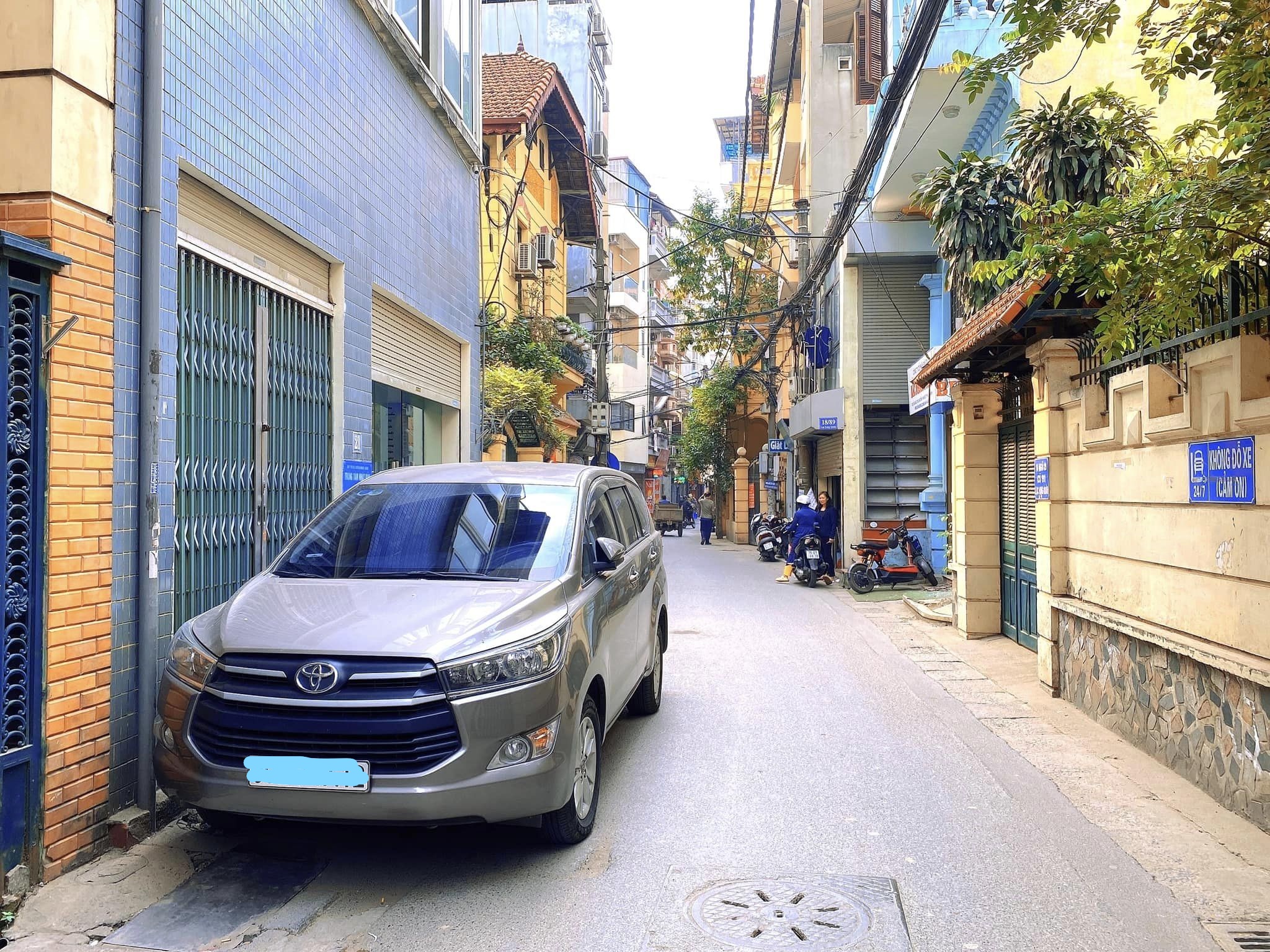 Bán Nhà Mặt Ngõ Lạc Long Quân-ÔTO Tránh-Mặt tiền 5.3M 61M2-Ngõ Thông- 13.8 Tỷ