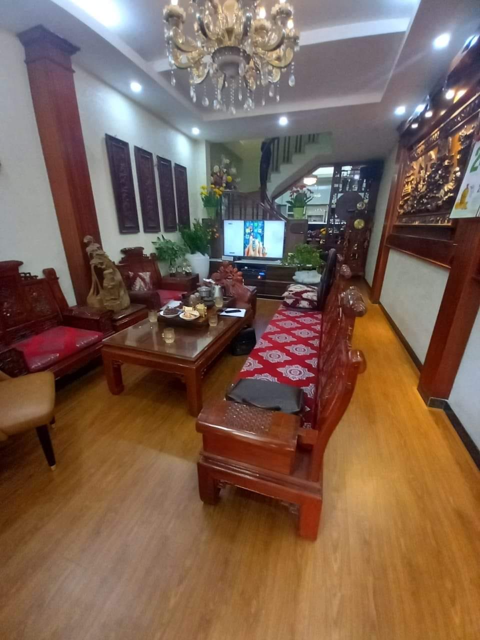 Nhà mặt ngõ 649 Lĩnh Nam rộng như phố, 140m2 x 4 tầng đẹp, giá chỉ 13.8 tỷ, 0985868893