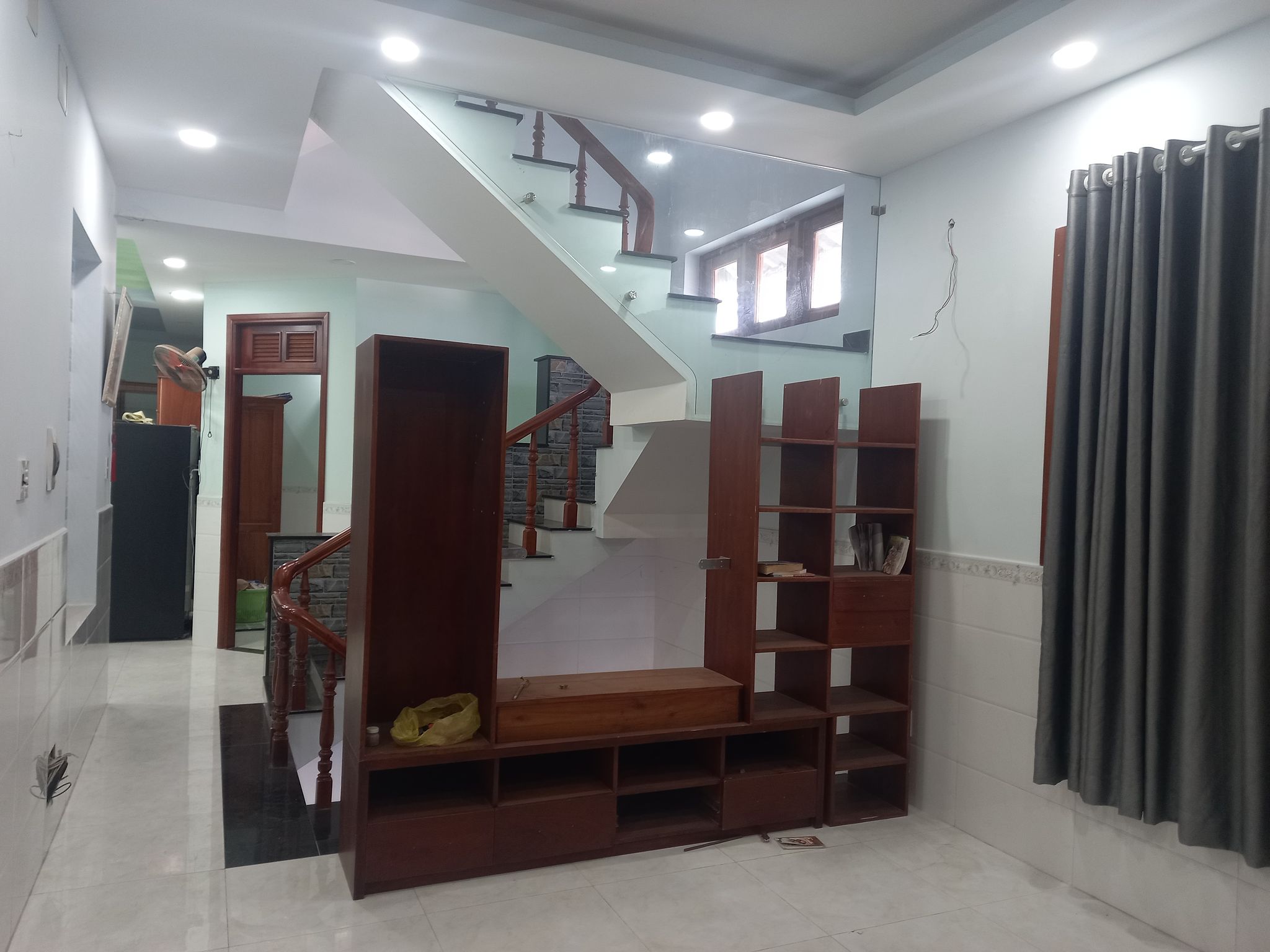 Bán gấp MT kinh doanh - 112m2- 4 tầng - Khu vực KD sầm uất - Gần Vincom Lê Văn Việt.