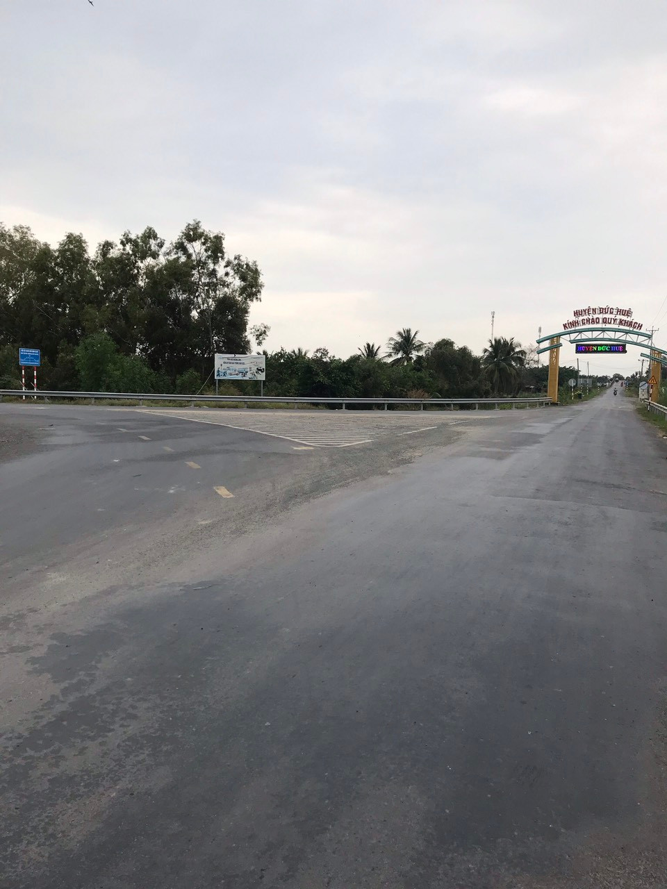 Chính chủ cần bán lô đất vị trí đắc địa 2 mặt tiền view sông vàm cỏ nằm trên tỉnh lộ 816 bình Hòa Nam. huyện Đức