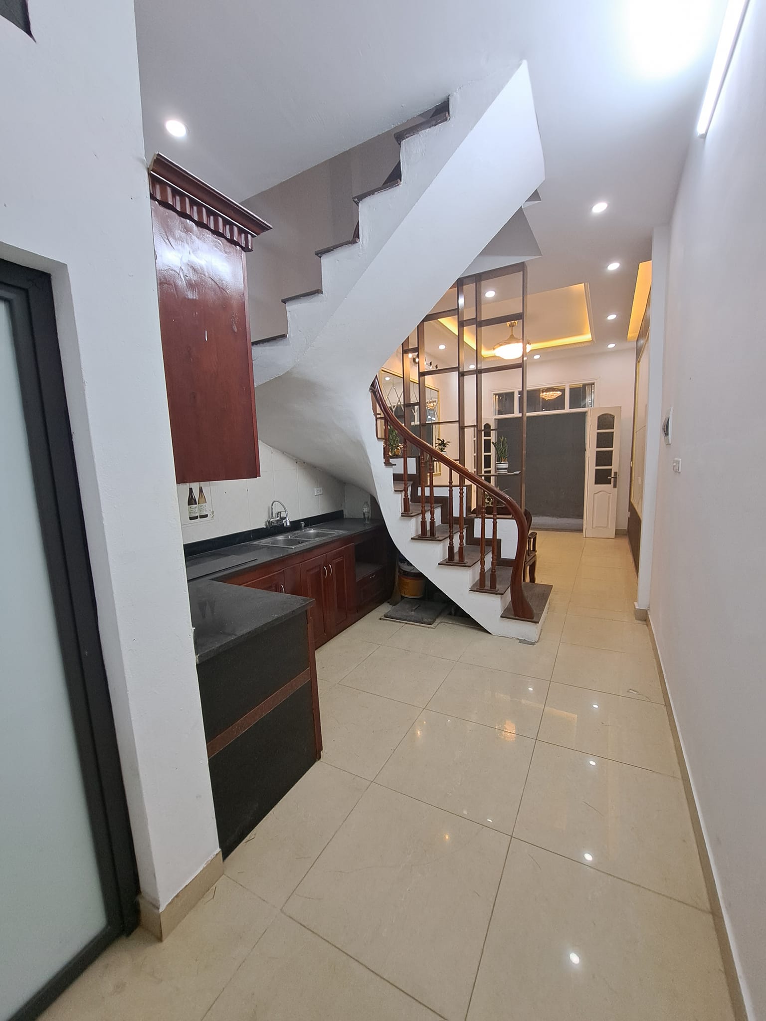 Bán nhà mới Nguyễn Khang, Cầu Giấy, tặng nội thất, dt 30m2 x 4 tầng,nhỉnh 3 tỷ.