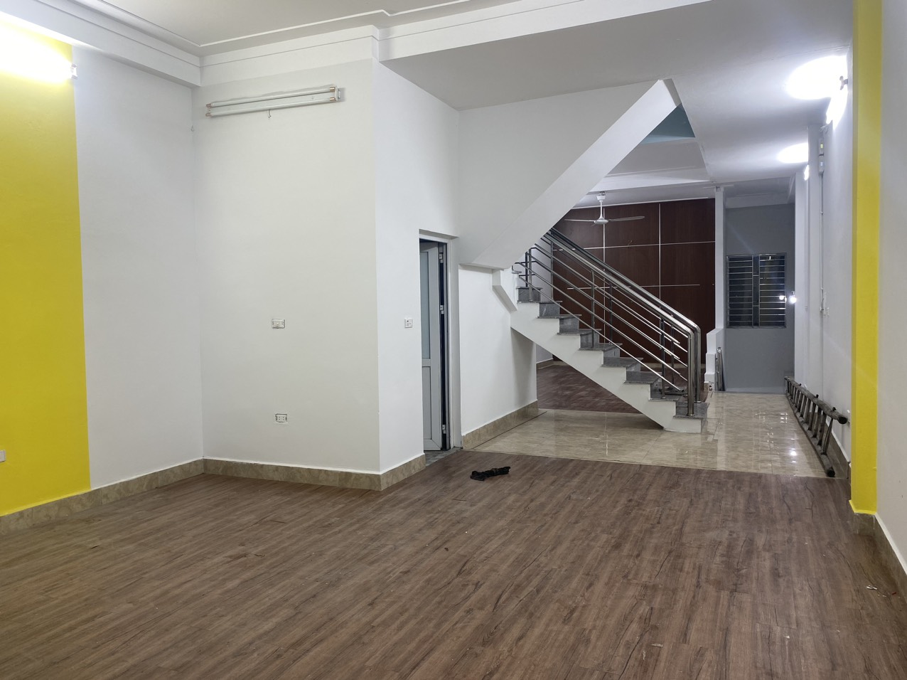 Nhà mặt phố Nguyễn Khoái gần Bệnh viện 108, MT 5m, 100m2, giá 23.5 tỷ