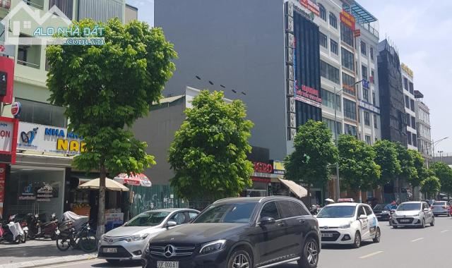 Tòa nhà mặt phố Khúc Thừa Dụ - Cầu Giấy. DT 174m2