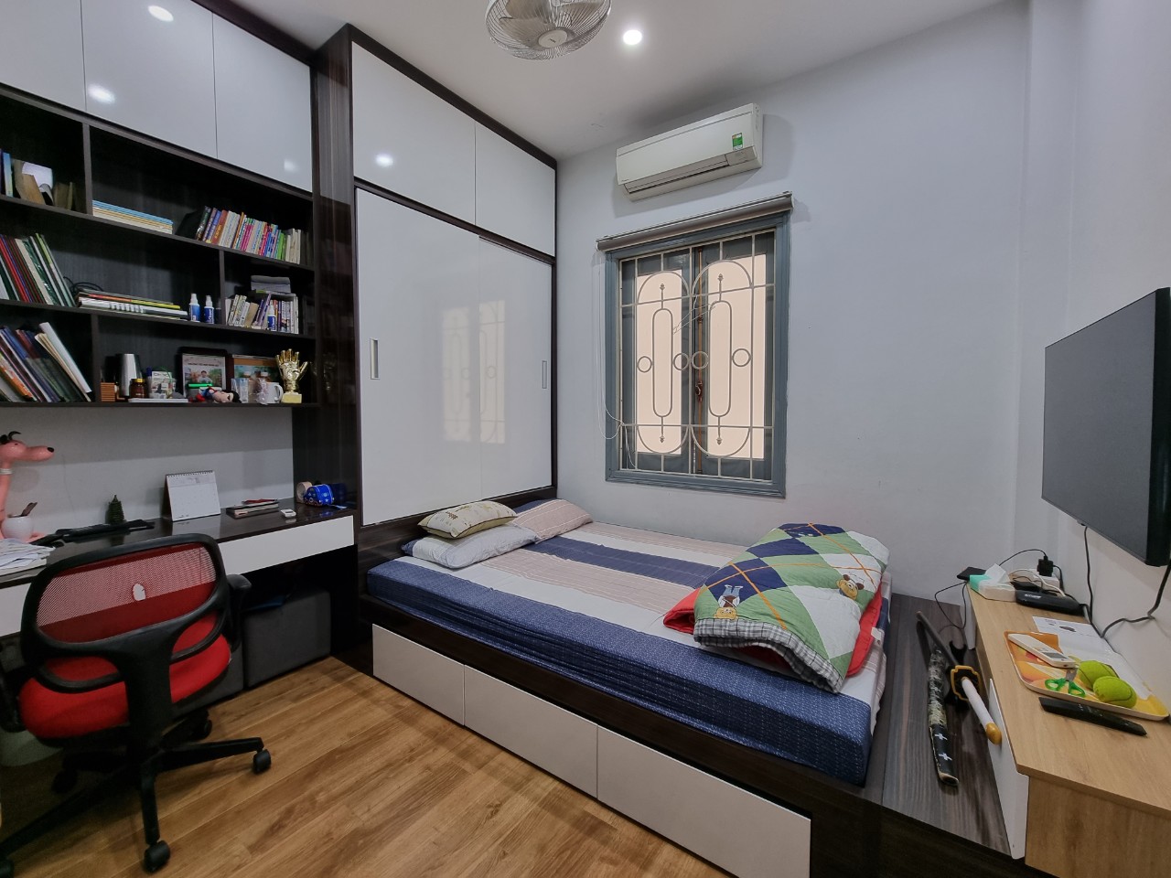 Nhỉnh 2 tỷ có Nhà Kim CHung, 37m2 5T, 4m MT, ô tô Tránh 100m, nội thất xịn đẹp