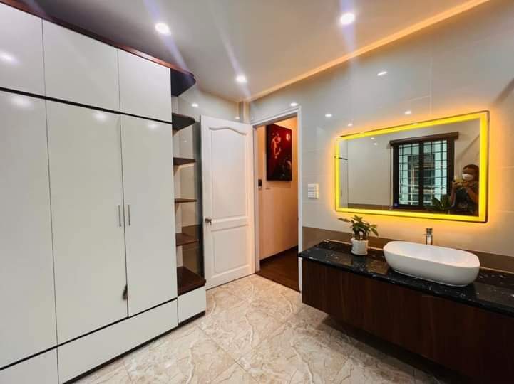 Nhỉnh 7 tỷ Nhà Hồ Tùng mậu, Thang máy 48m2, 6 tầng, 12 phòng vip khép kín, dòng tiền 45 triệu/ tháng