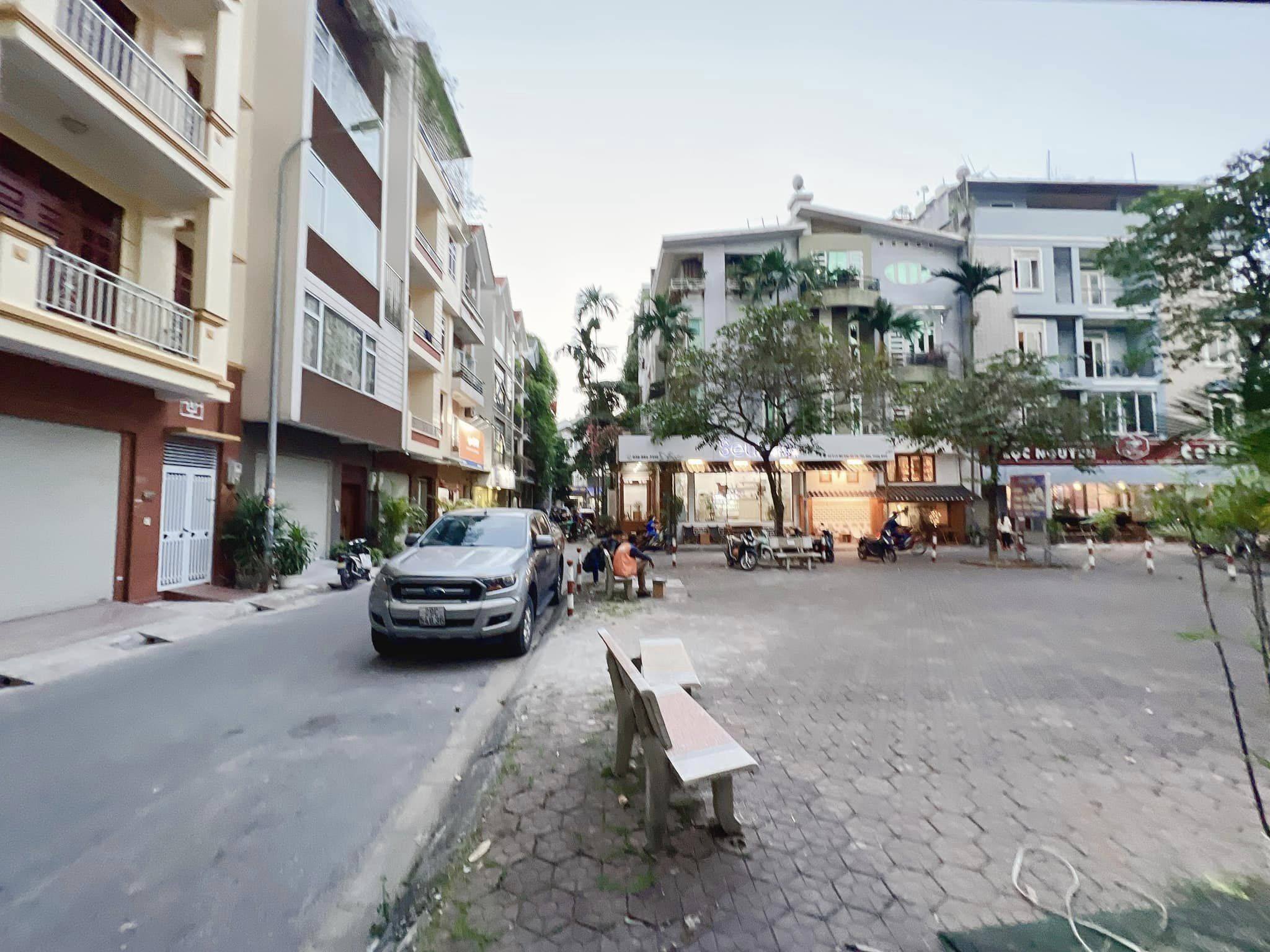 BÁN NHÀ TRUNG KÍNH, CẦU GIẤY, 80M2, 24 TỶ.