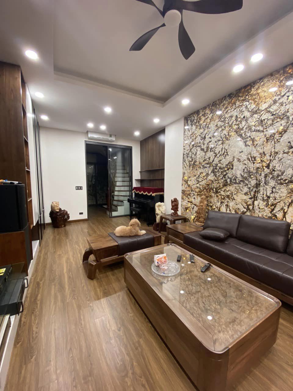 Chính chủ bán nhà Ngõ 199 Trần Quốc Hoàn, Cầu Giấy, Phân Lô vuông vắn, gara ô tô, 45m2 x 4t, mt 4.1m, giá 8.4 tỷ. 0964362692