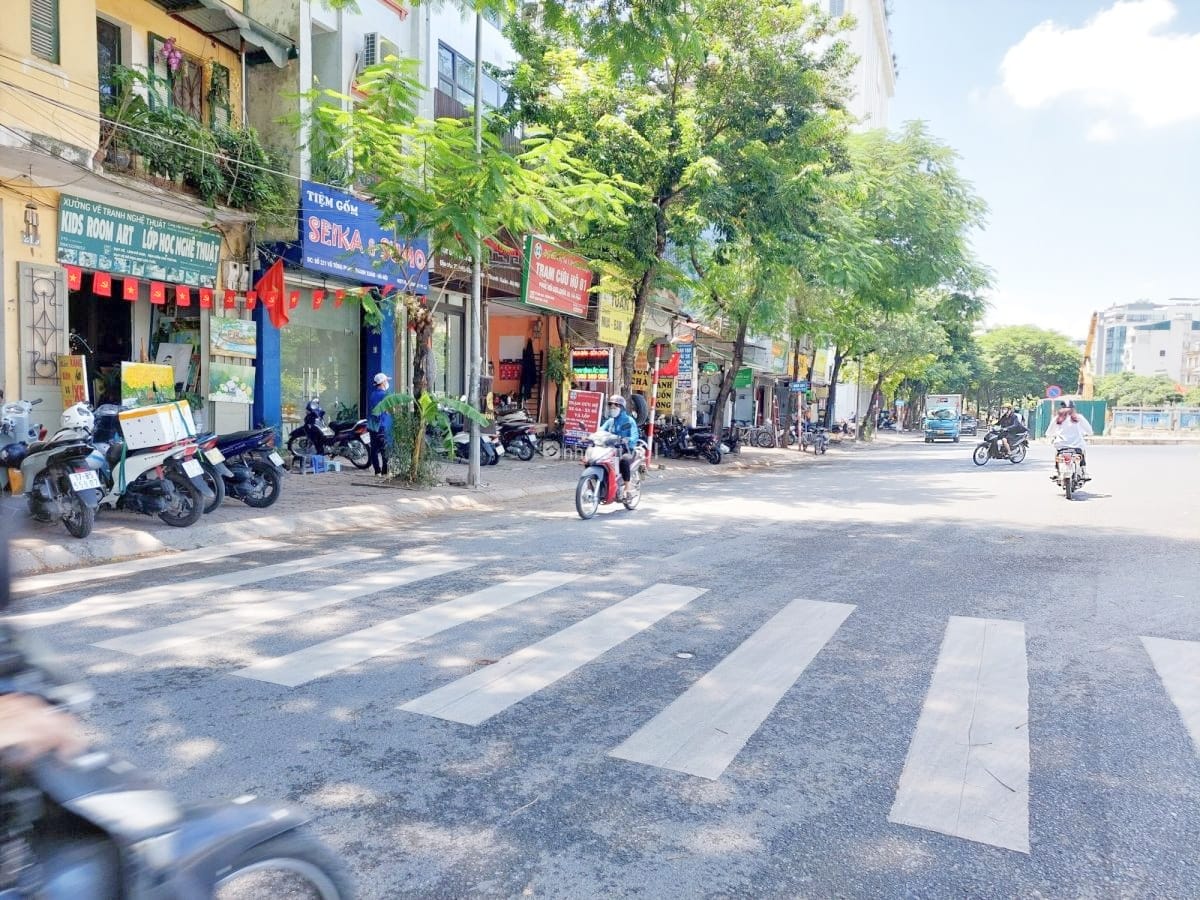 MẶT PHỐ NGÃ TƯ SỞ GIÁ TRONG NGÕ- CẦN BÁN NHANH TỔNG HẠ GIÁ RẺ HƠN 5 TỶ -TÒA BUILDING BỀ THẾ- 8 TẦNG THANG MÁY THIẾT KẾ HIỆN ĐẠI - MẶT TIỀN RỘNG - 2 VỈA HÈ