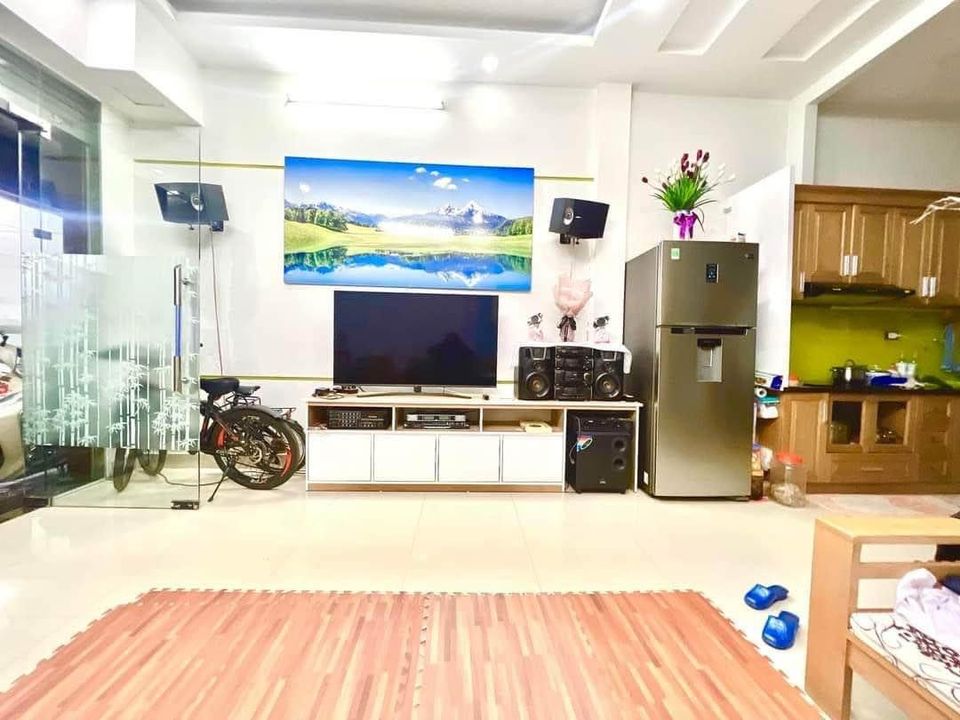 Hiếm!! Nhà bán Khương Trung 42 m2- 4T, 2 thoáng chỉ 3,8 tỷ.