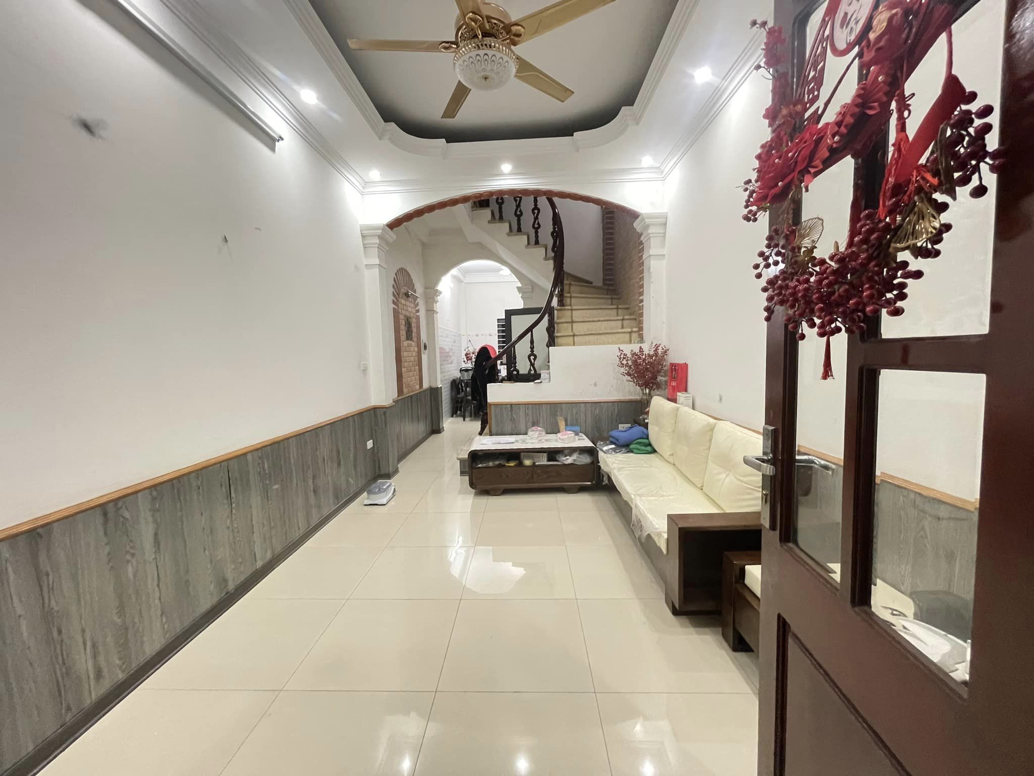 Bán nhà đường Kim Giang, gần trường ĐH Thăng Long, lôgóc 40.4m2 x 4 Tầng 3.4 tỷ