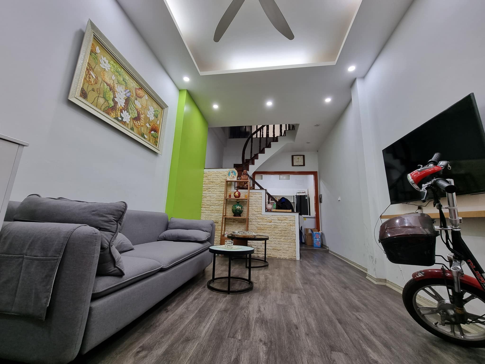 Bán nhà siêu đẹp, Lạc Long Quân, Cầu Giấy 40m, 4 tầng, nhà đep ở ngay, giá 5 tỷ 3.