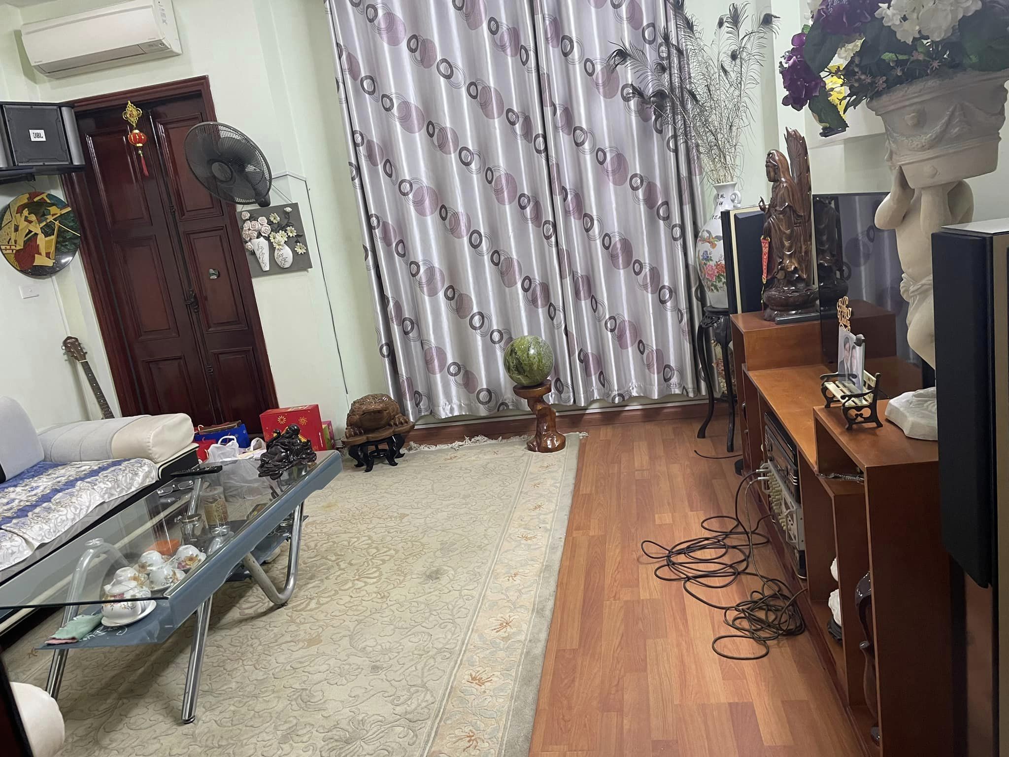 Bán nhà Đông Ngạc, Bắc Từ Liêm, 40m, 5 tầng, MT 4m, nhà đẹp ở luôn, giá 3 tỷ 5.