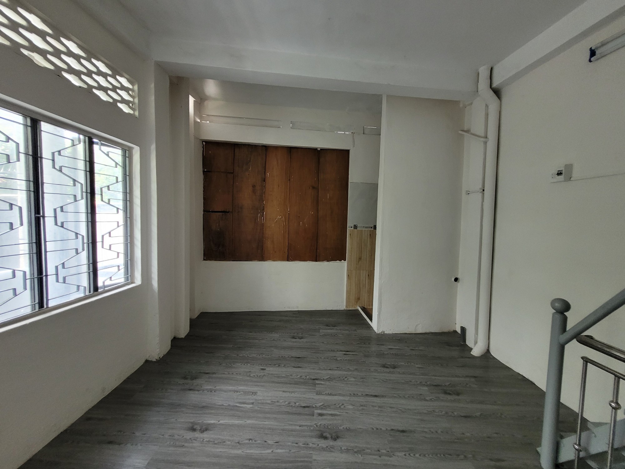 Bán nhà mặt tiền đường Trưng Nữ Vương, Hải Châu, 3 tầng, DT 13,3 m2, Gần Cầu Rồng. Ô tô đậu. Chỉ 3 tỷ. 0843-899-666.