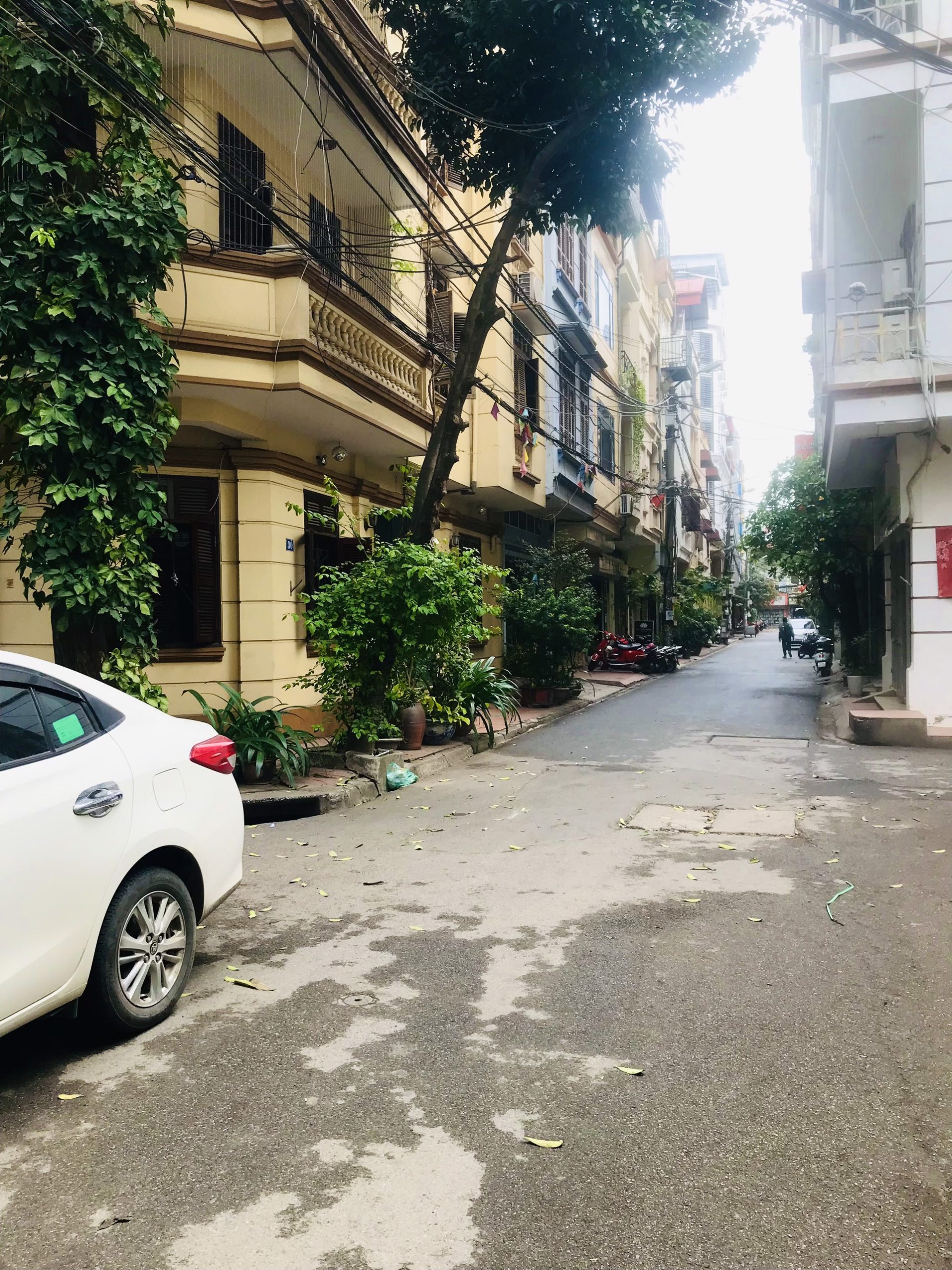 Bán nhà ngõ 97 Văn Cao, Ba Đình 9 tỷ 54m * 5T Ô Tô đổ cửa, Phân Lô Quân đội, Sát Phố