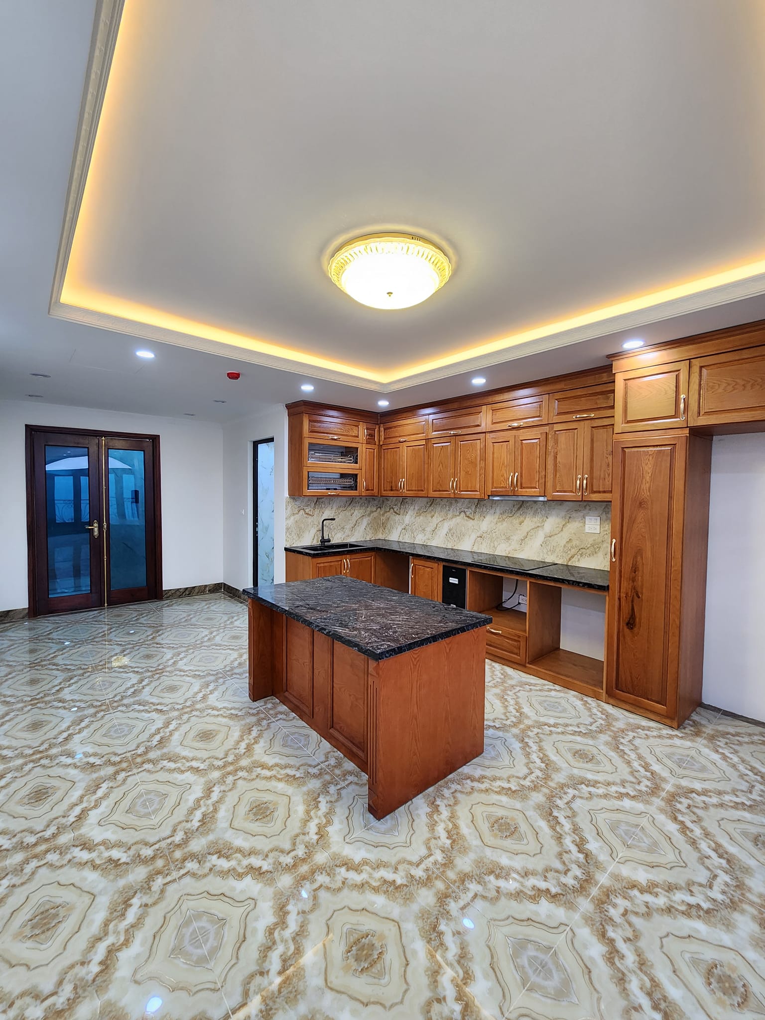 Văn La Hà Đông- Ô tô đỗ của vào nhà. Lô góc- Diện tích rộng. chỉ 5 tỷ. Mặt tiền rộng đẹp , ngõ thông