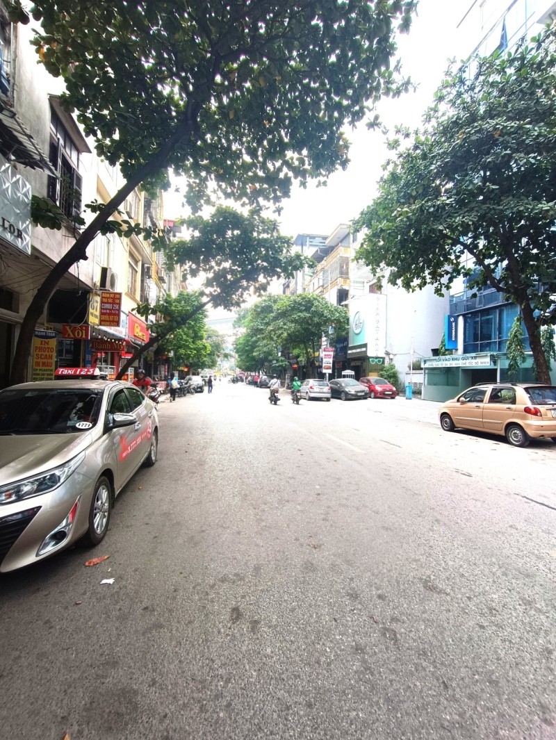 Bán nhà mặt phố Phố Vọng, mặt tiền 4.5m. LH: Địa Thủy Sư Trần Thọ