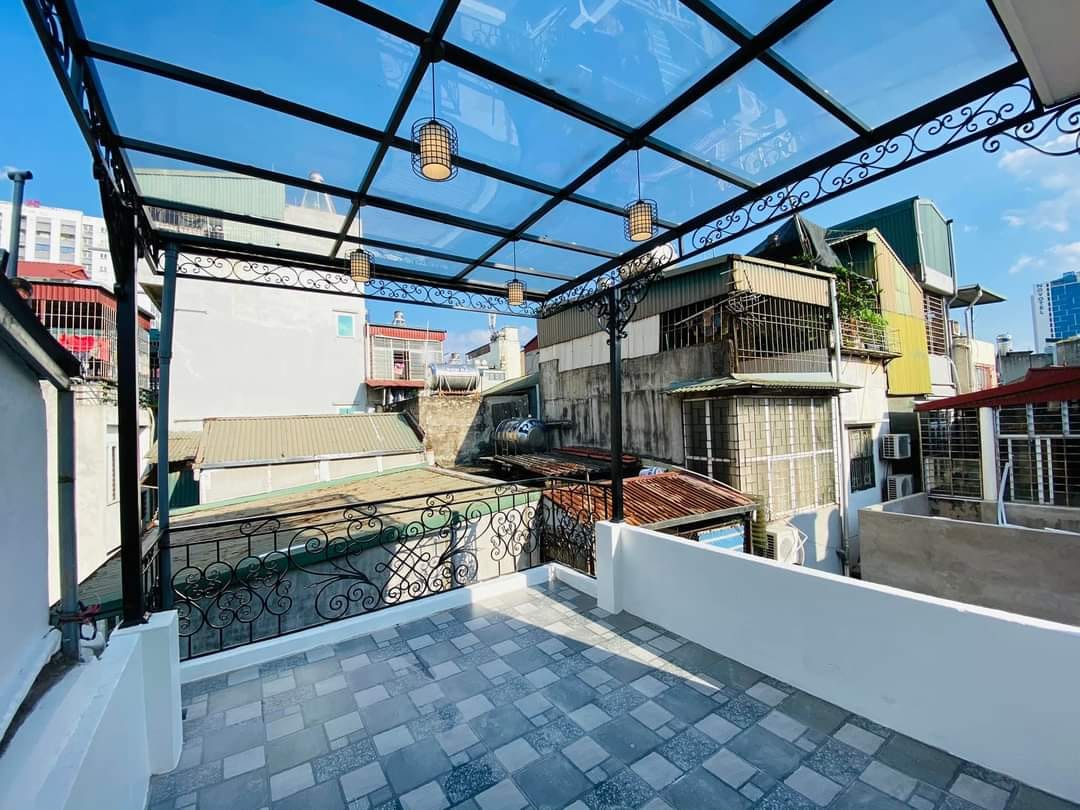 Bán nhà ngõ ô tô ở phố Tây Sơn, diện tích 84m2, nội thất cơ bản đầy đủ có thể vào ở luôn