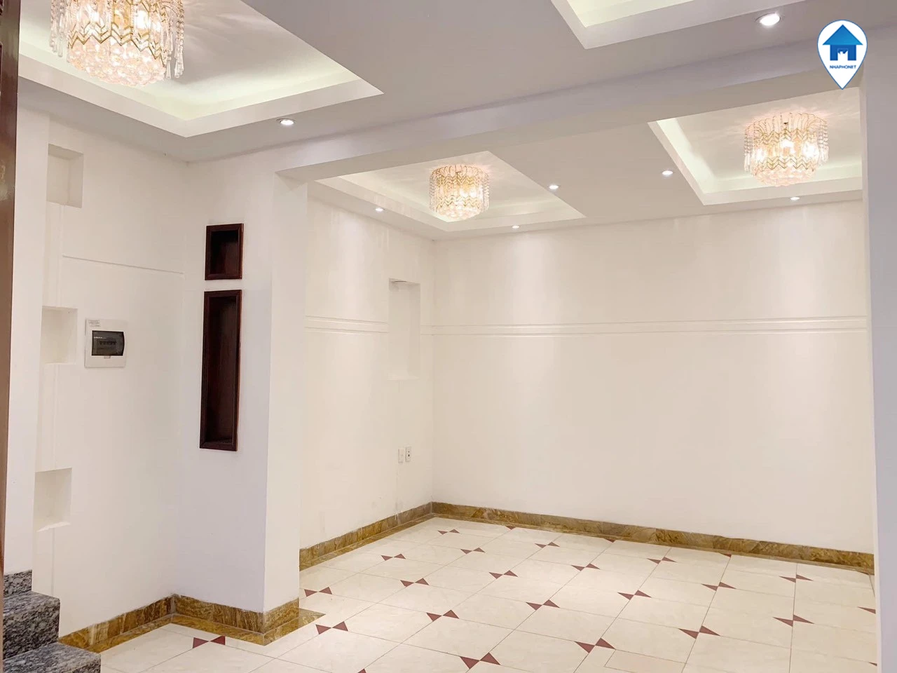 Nhà phố Thái Thịnh giá nhỉnh 4 tỷ, nhà căn góc có ban công, khu vực dân trí cao