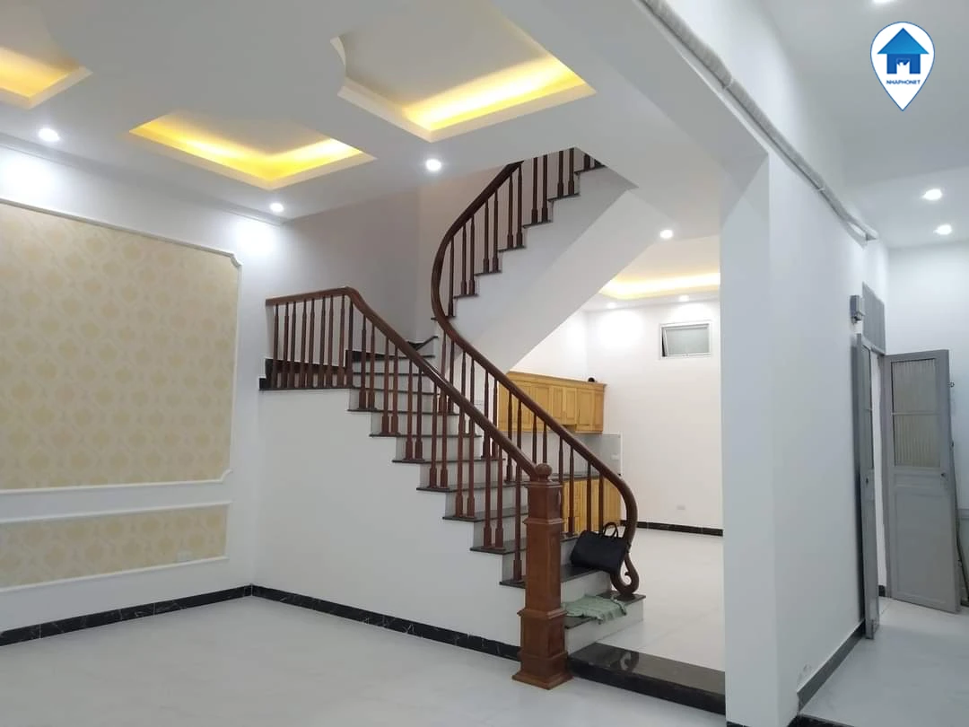 Nhà 45m2 xây 5 tầng cần bán ở phố Xã Đàn, vị trí ngay gần chợ, trường học, thuận tiện sinh hoạt