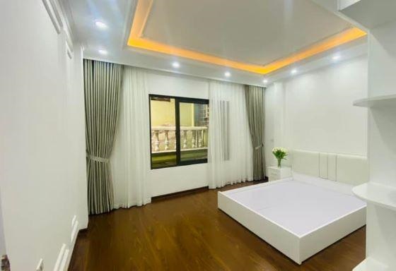 Nhà bán ngõ 63 Thái Thịnh mặt tiền 4,5m 5 tầng, nội thất hiện đại, nhà có không gian thoáng nhiều ánh sáng