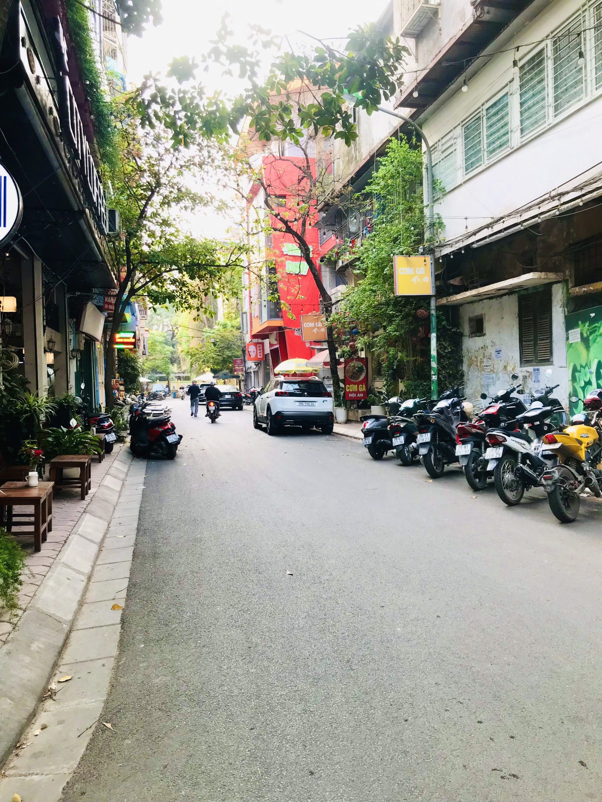 Bán nhà phố Nguyên Hồng, Đống Đa Phân lô Bàn Cờ Ô Tô 7c 40m*5T 9.8 tỷ Lô góc KD