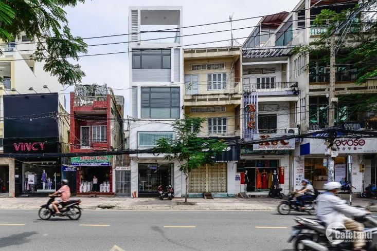 Siêu Hiếm- Nhà phố kinh doanh VIP tại Trung Kính,Trung tâm Cầu Giấy.2 mặt thoáng,vỉa hè siêu rộng.MT 4m.Dòng tiền kinh doanh 80TR/Tháng