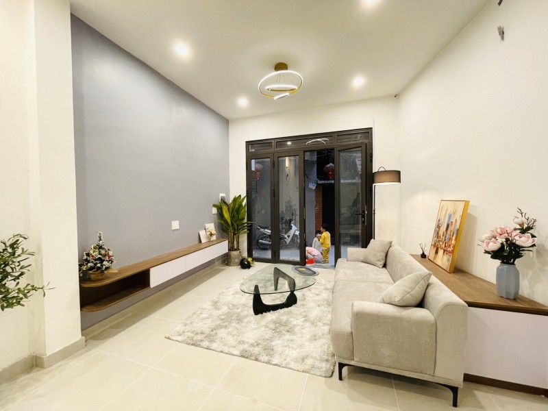 Bán nhà riêng phố Trích Sài, 43m2 x 4 tầng, gần Hồ, full đồ, ở ngay. LH: Địa Thủy Sư Trần Thọ