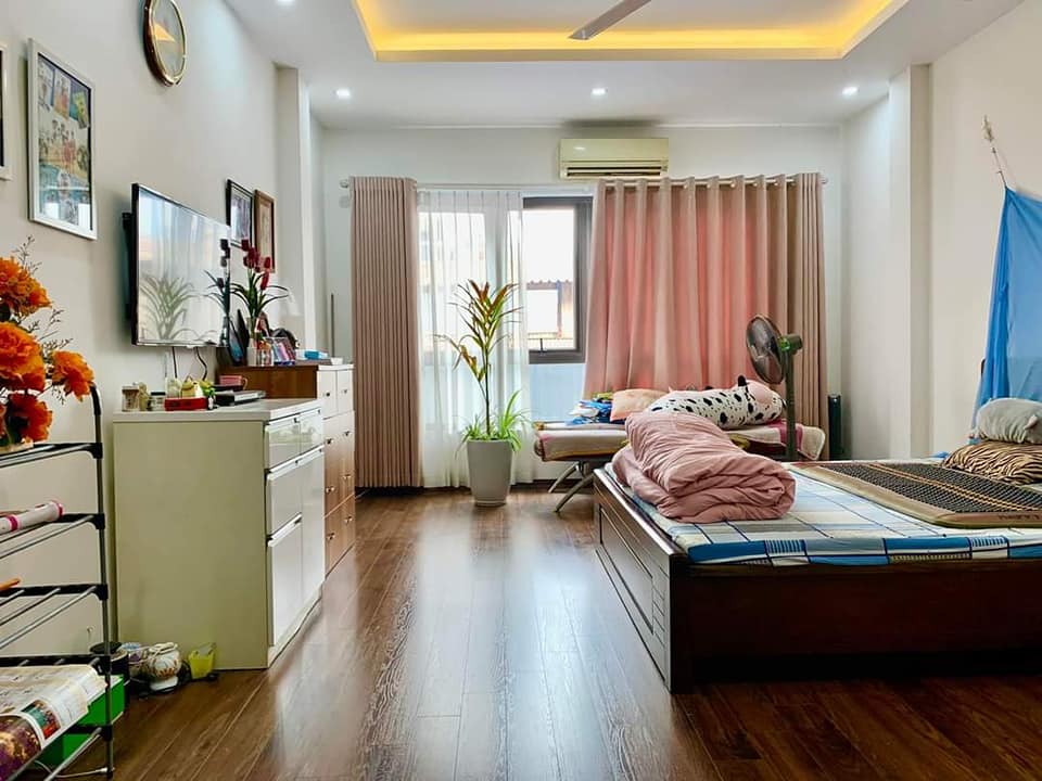 Bán nhà Đê La Thành nhỏ, Dt 35m2 x 5 tầng, mt 6.5m, giá: 3 tỷ