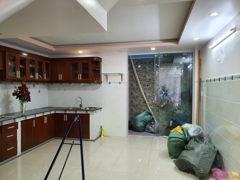 Lô góc gần Ba Tháng Hai, Quận 10, 4 tầng, 37m2, hẻm 7m, giá rẻ