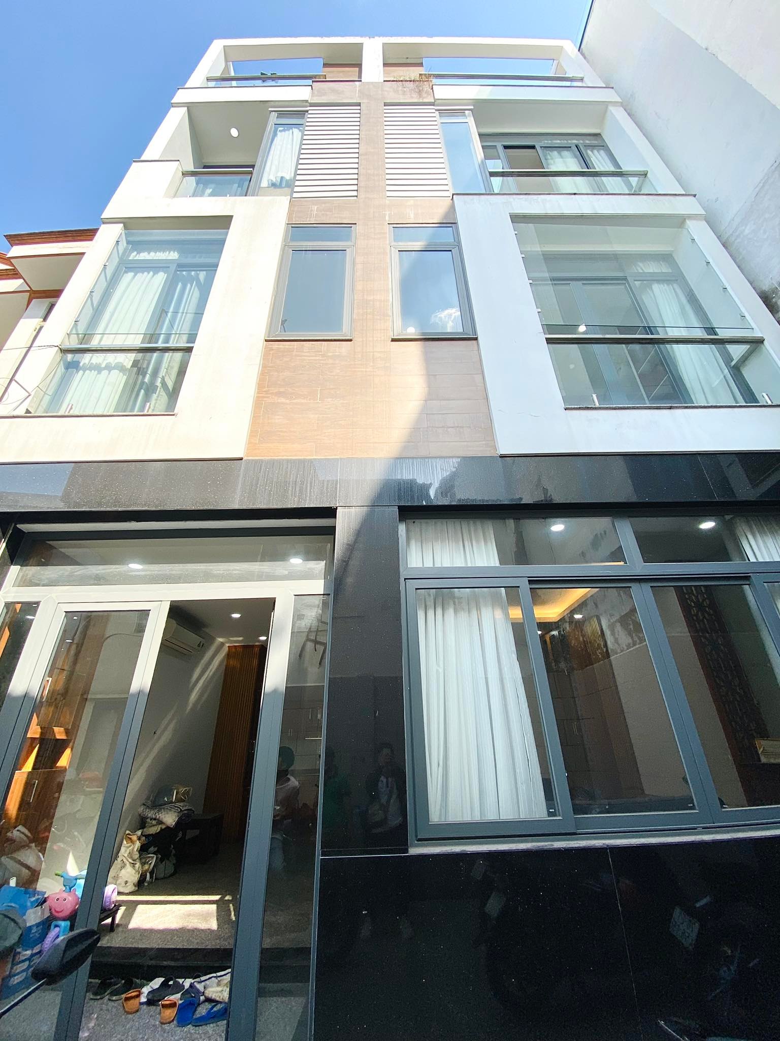 BIỆT THỰ 4 TẦNG BÌNH THẠNH NGAY NGÃ TƯ HÀNG XANH - 92M2 - NGANG LỚN 7M - 10.7 TỶ - HẺM 8M Ô TÔ 7 CHỖ NGỦ TRONG NHÀ.