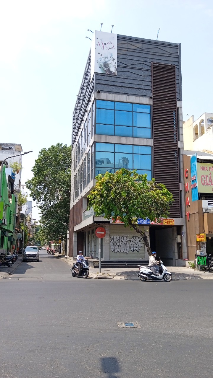 Cho thuê căn góc 2 mặt tiền Đinh Tiên Hoàng, P. Đa Kao Q. 1, DT: 8x25, hầm 6 lầu, giá chỉ 200 triệu