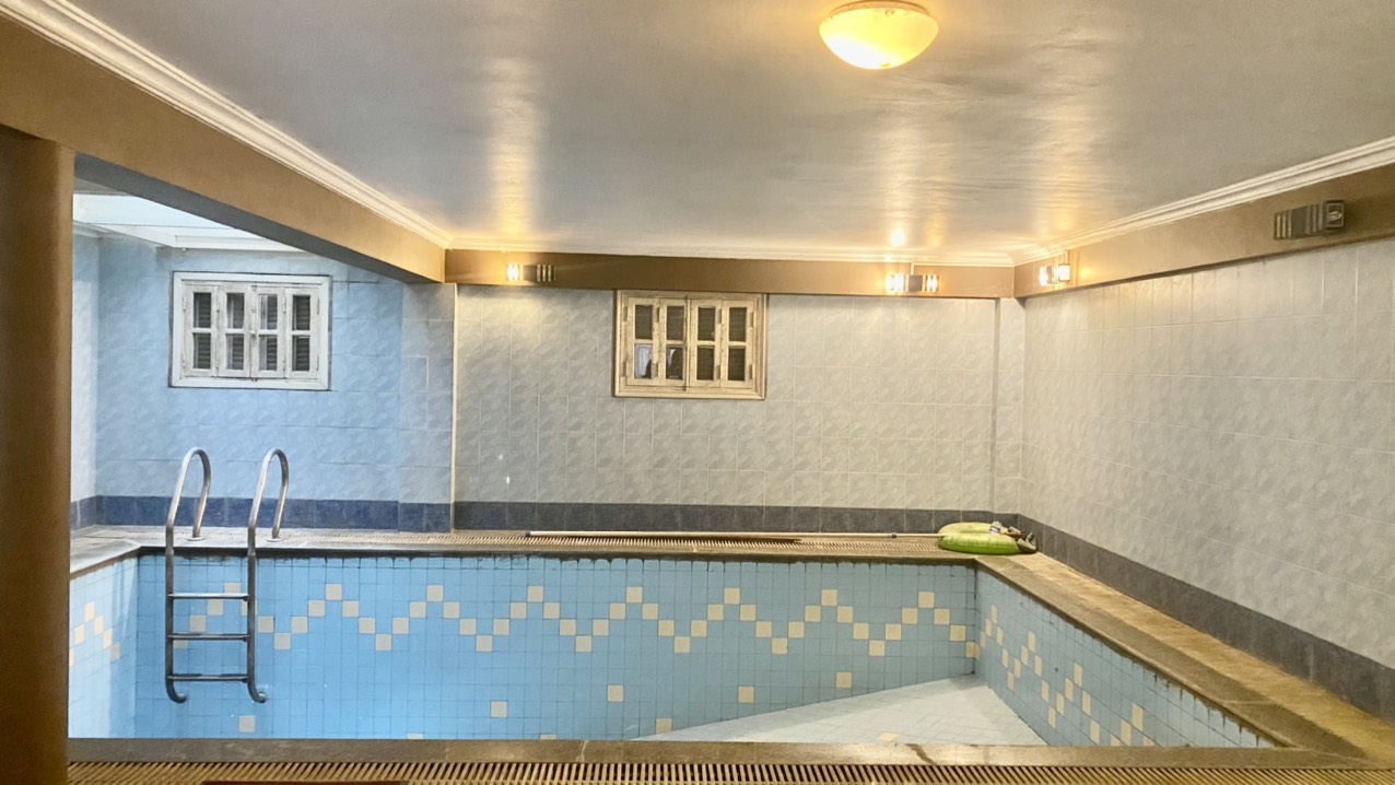 Bán nhà ngõ 310 Nghi Tàm, 92m, 5 tầng, 5 PN, bể bơi trong nhà, gần ô tô, giá rẻ nhỉnh 10 tỷ