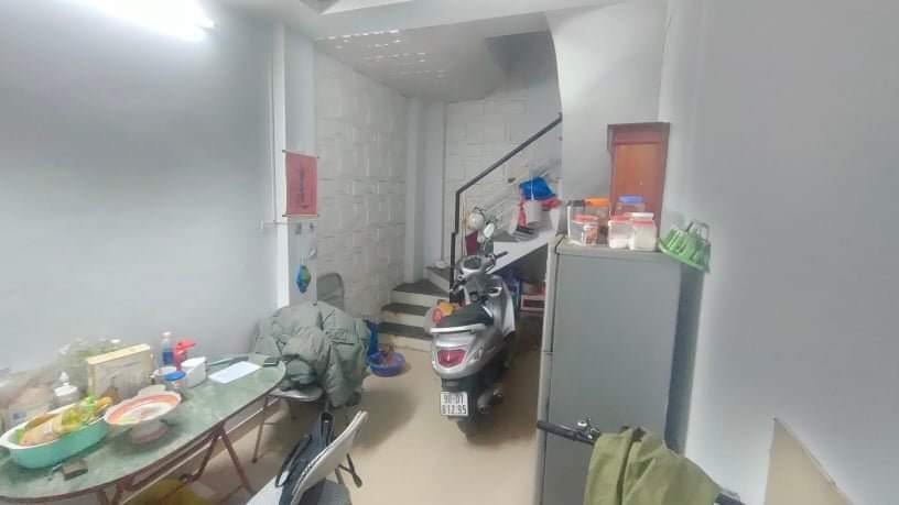 Hoa Bằng, Cầu Giấy. 22 m2; 4 tầng; 2.7 tỷ.