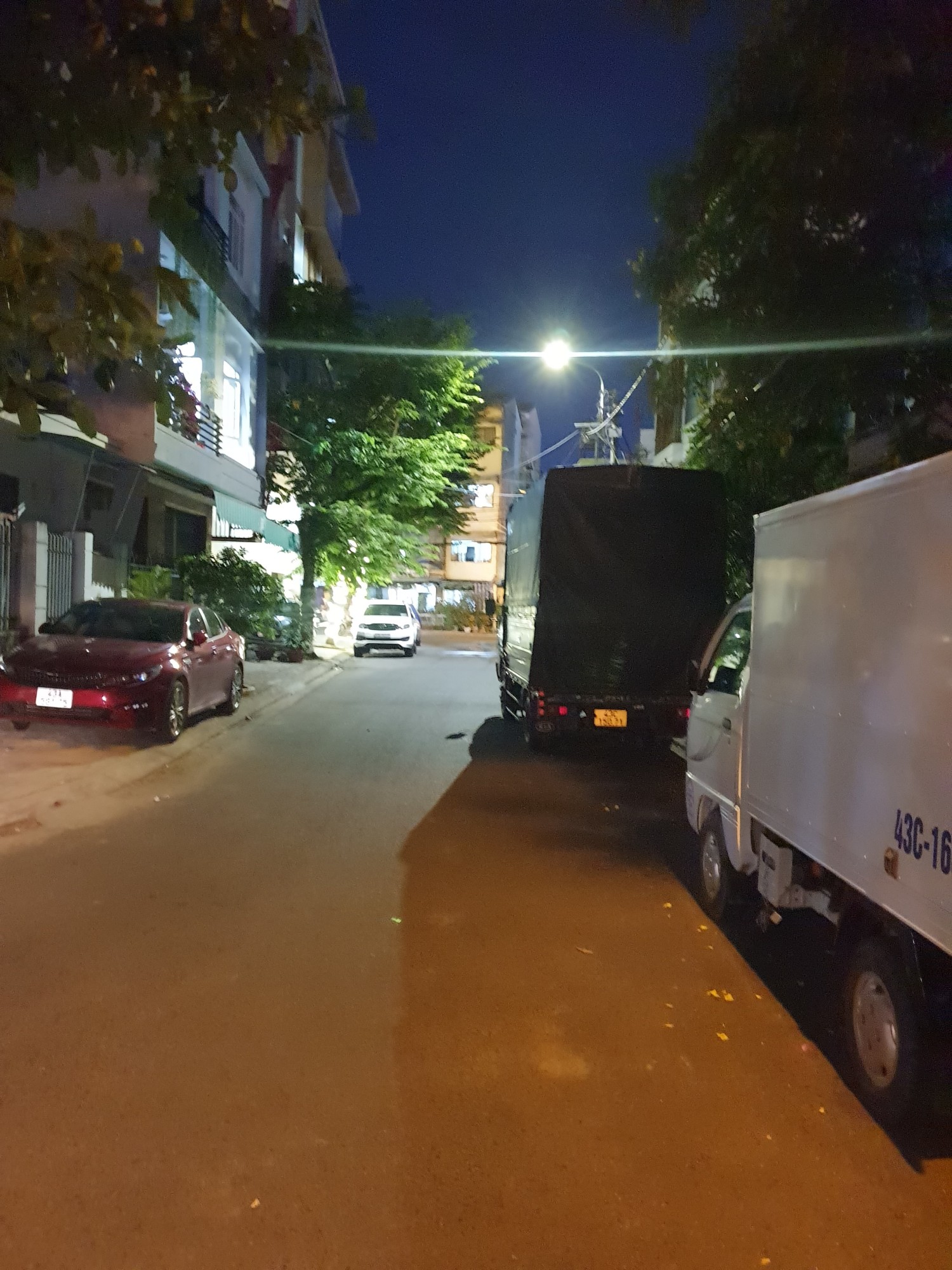 Bán nhà đường Đào Tấn, Hải Châu. DT 61 m2. 2 tầng. Đường ô tô. Gần Công viên Apec. Chỉ 5,2 tỷ. 0843-899-666.