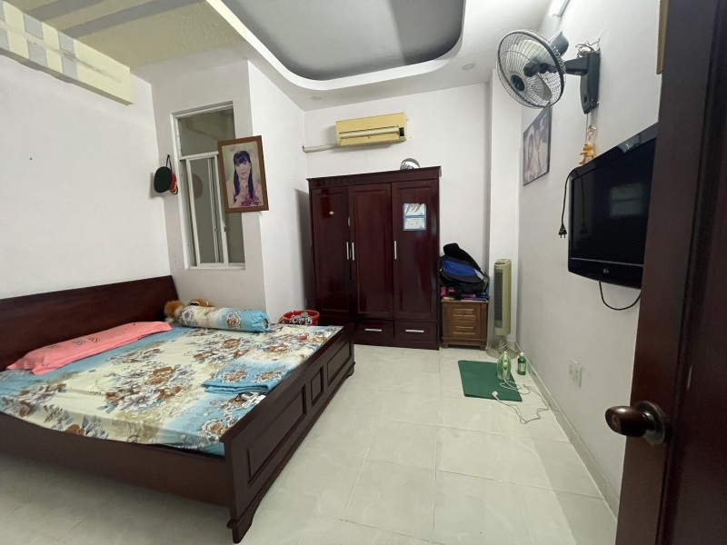 Bán nhà hẻm số 3 Thành Thái, Quận 10, 49m2, 6PN, chỉ 7 tỷ nhỉnh