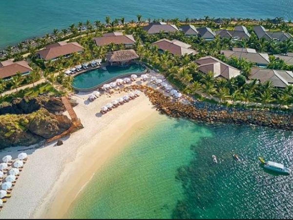 Khách sạn Amiana Resort Nha Trang cách Đảo Yến Hòn Nội khoảng 18 km dao-yen-hon-noi-nha-trang-3