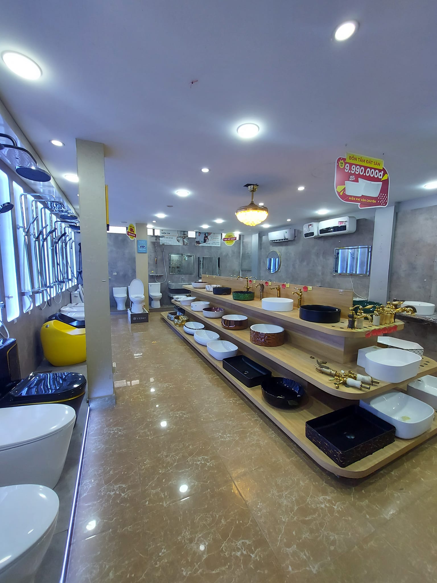 Cho thuê nhà mặt phố lô góc Cầu Giấy, 80m x 7T, MT 6m, 150tr/tháng.