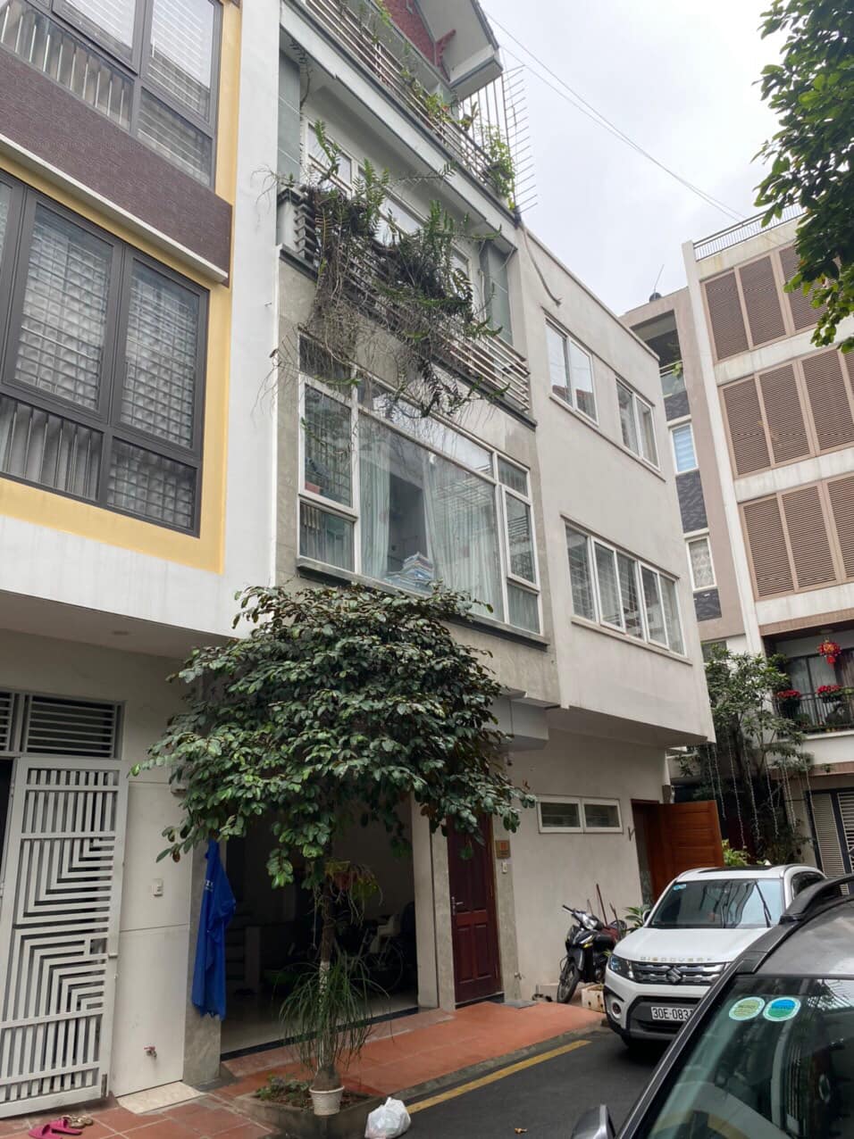 Chính chủ cần bán gấp nhà phố Chùa Láng 50M3 , 8 Phòng ngủ , kinh doanh đỉnh , oto đỗ cửa chỉ nhỉnh 7 tỷ Lh 0964758996