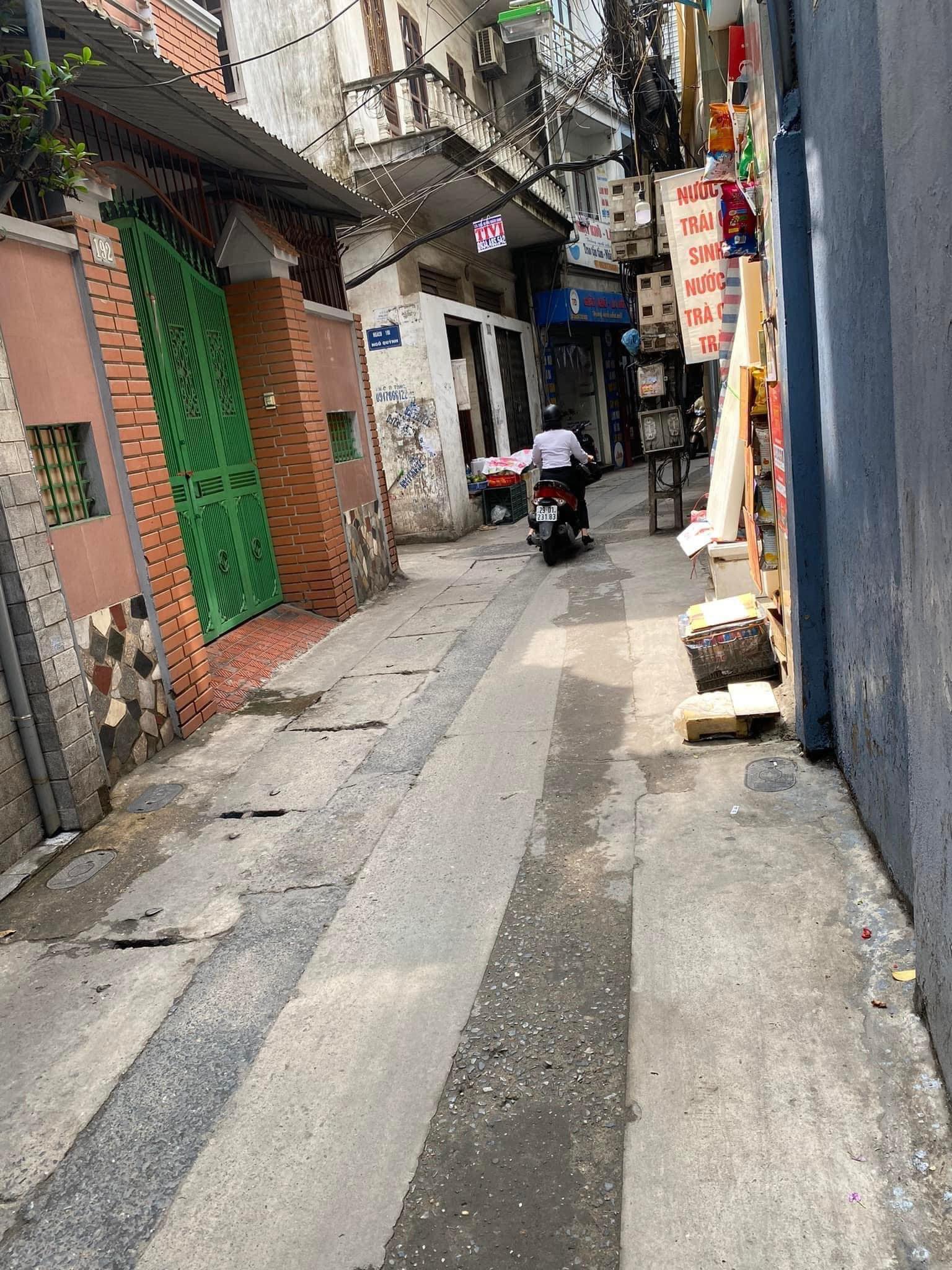 Bán nhà phố Chùa Láng - phân lô - 20m ô tô - trung tâm Đống Đa - kinh doanh - nhà mới đẹp - DT 40m² giá 3tỷ6