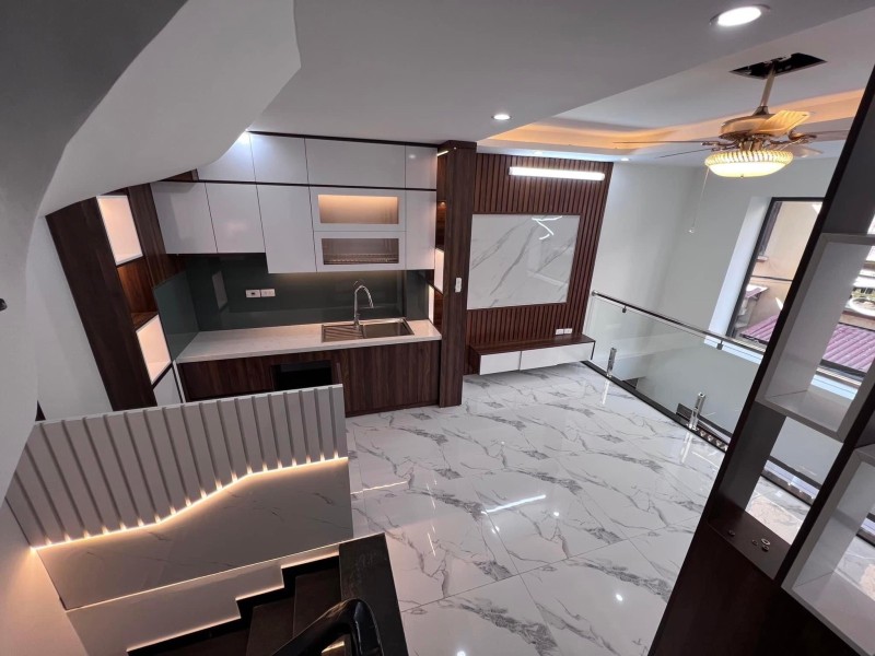 Cần bán nhà ngõ 9x phố Nguyễn Sơn Long Biên 4,9 tỷ diện tích 34 m2 mặt tiền 4,6 m