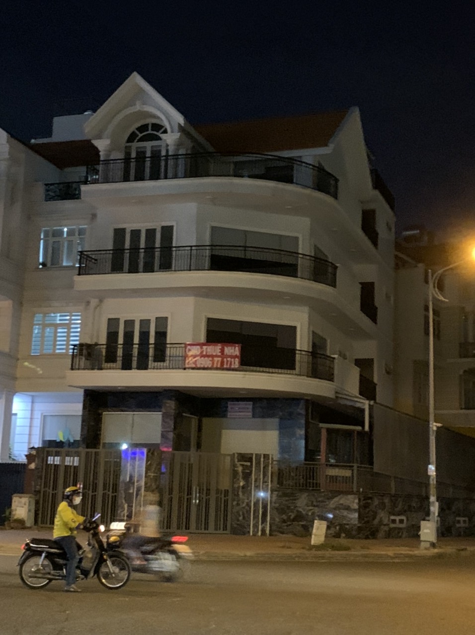 Cho Thuê nhà MT ngang 9 đường Tú Xương, Phường 7, Quận 3, DT: 9x16, Giá: 96 tr/th