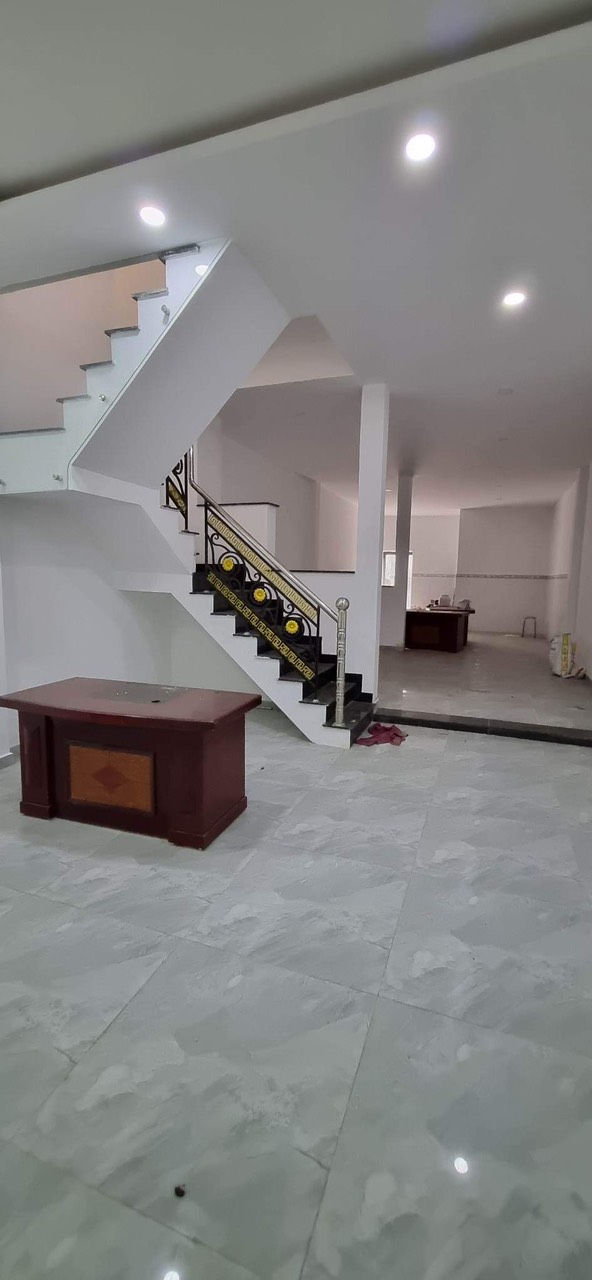 Bán Nhà Quận 12, HXH An Phú Đông, 95M2, 3 Tầng, Mặt tiền Kinh Doanh, Chỉ 4 Tỷ 8.