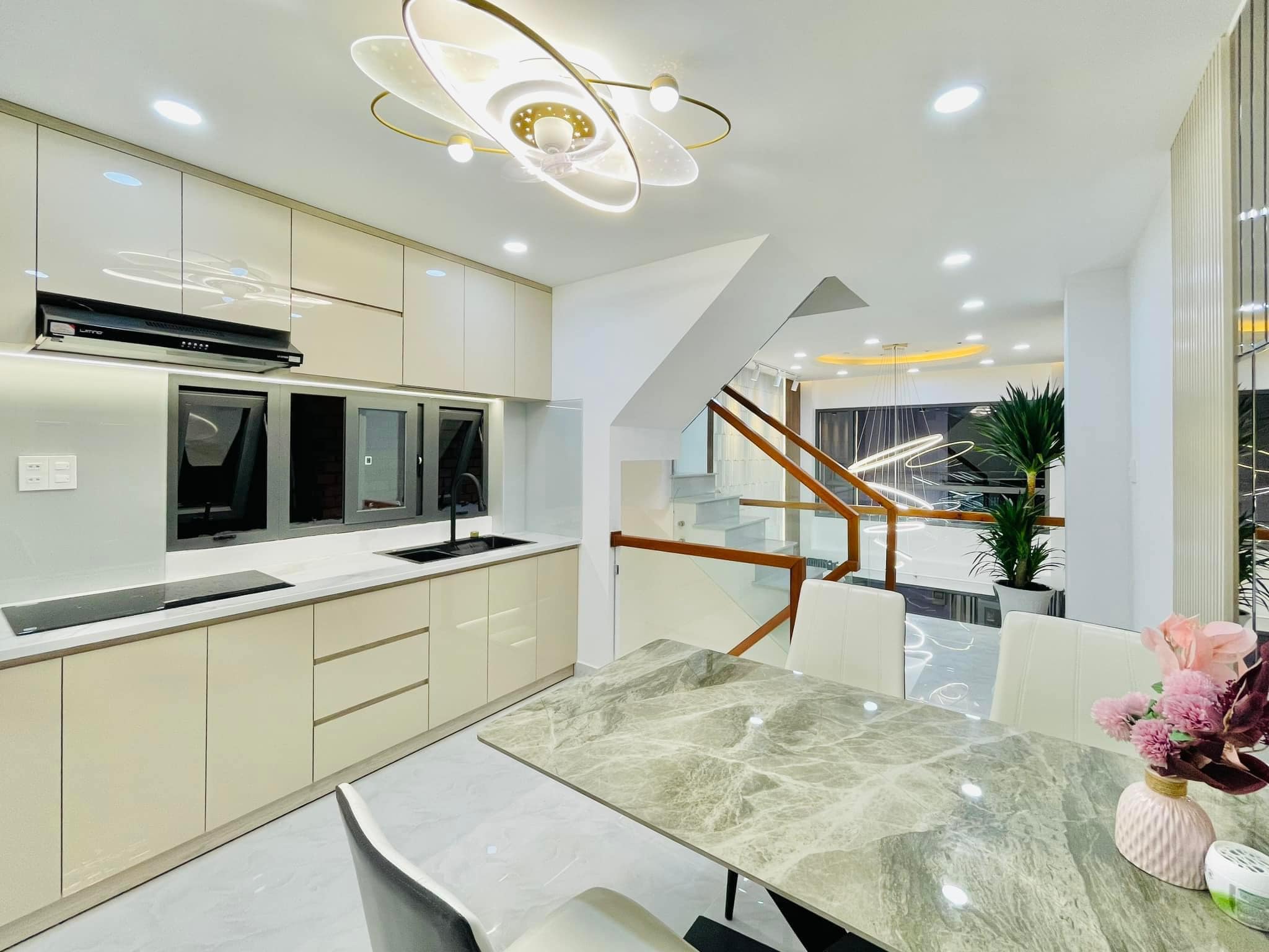 [6.95 TỶ] NHÀ HẺM XE HƠI MỚI TINH 5 TẦNG Ở HOÀNG HOA THÁM, SỔ RIÊNG, FULL NỘI THẤT