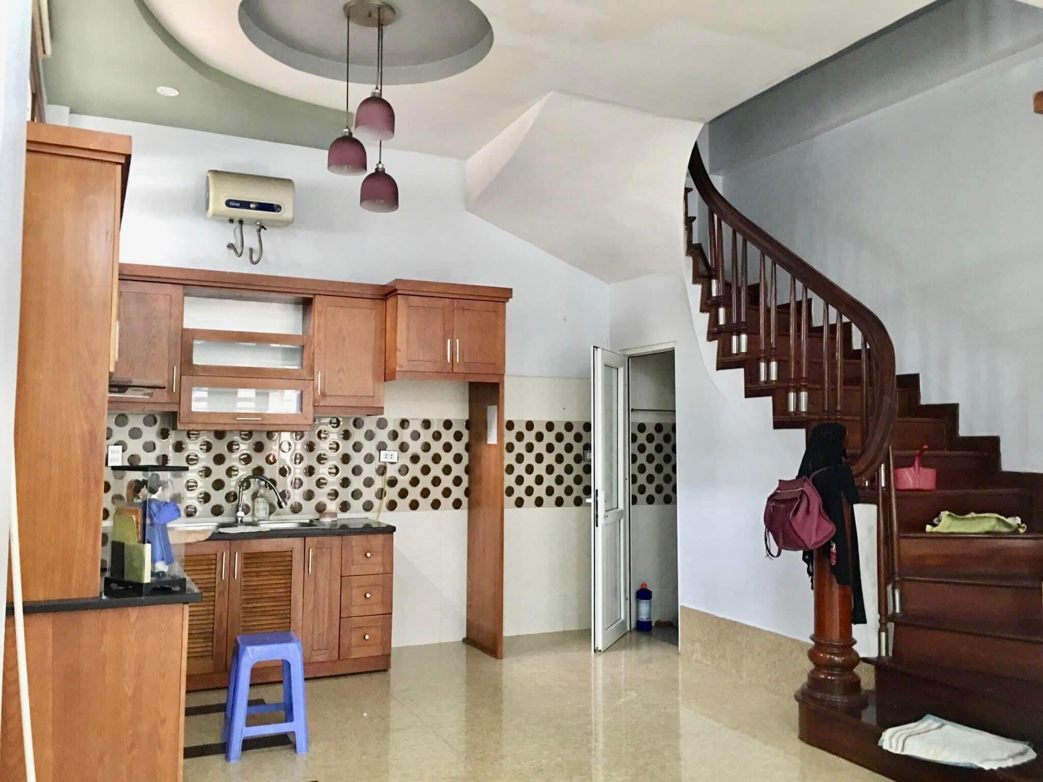 HOÀNG QUỐC VIỆT 51m2 x 5T GARA XE 7, KINH DOANH ĐỈNH, THANG MÁY CHỜ 9 TỶ.