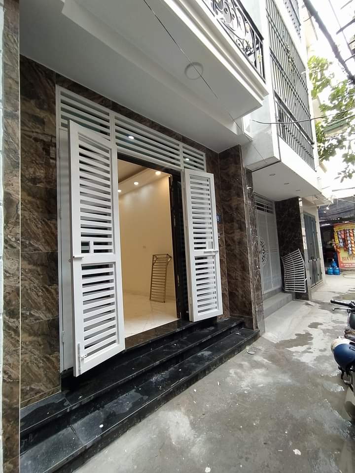 BÁN NHÀ TRUNG TÂM CẦU GIẤY - NGÕ NÔNG THÔNG - NHÀ MỚI KOONG - AN SINH TUYỆT VỜI.Vị trí đường thông tứ phía,