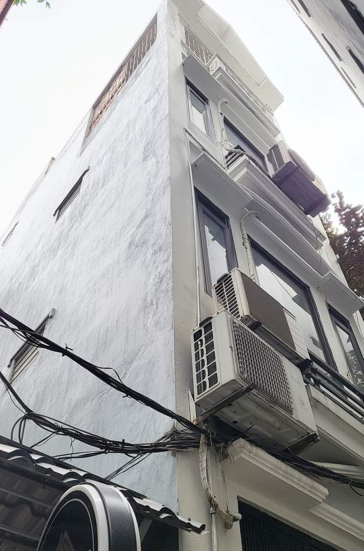 BÁN NHÀ CẦU GIẤY  - LÔ GÓC - CHỈ 3 TỶ 4-GẦN TRƯỜNG HỌC,CHỢ-NGÕ THÔNG