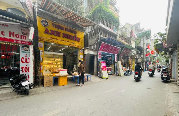 BÁN NHÀ MẶT PHỐ CẦU GIẤY  KINH DOANH SẦM UẤT NGÀY ĐÊM - LÔ GÓC 2 MẶT THOÁNG. Sổ hoa hậu, sang tên n