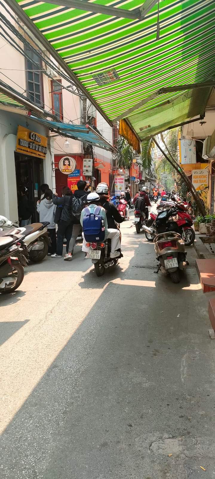 BÁN NHÀ Cầu Giấy - Ngõ thông, . Kinh doanh buôn bán sầm uất Vị trí cực đẹp, sổ vuông như tờ A4.